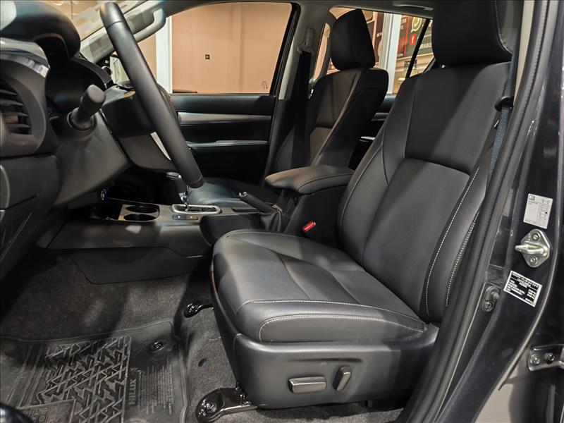 Toyota-HILUX-2.8 D-4d Turbo CD SRX Plus 4X4