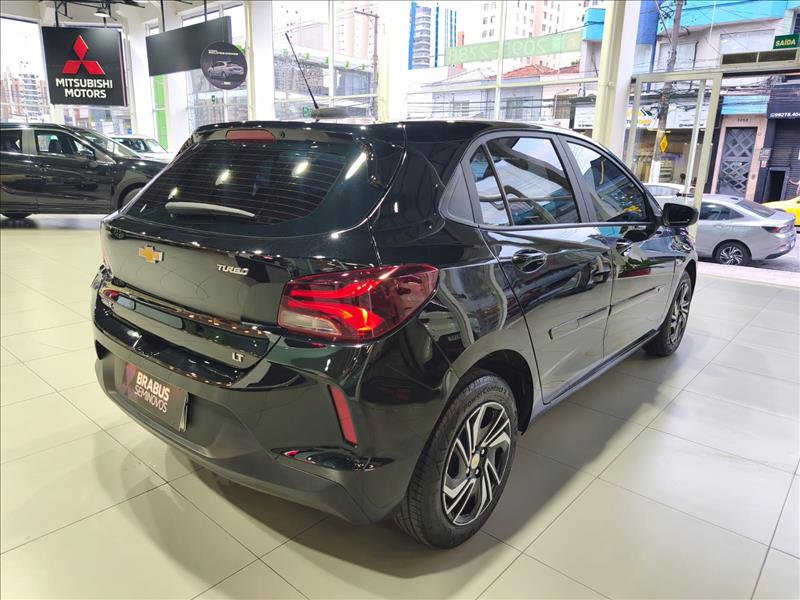 GM - Chevrolet-ONIX-1.0 Turbo LT