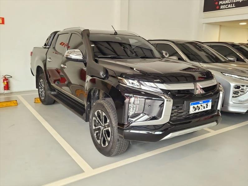 Mitsubishi-L200 TRITON-2.4 16V Turbo Sport Hpe-s CD 4X4