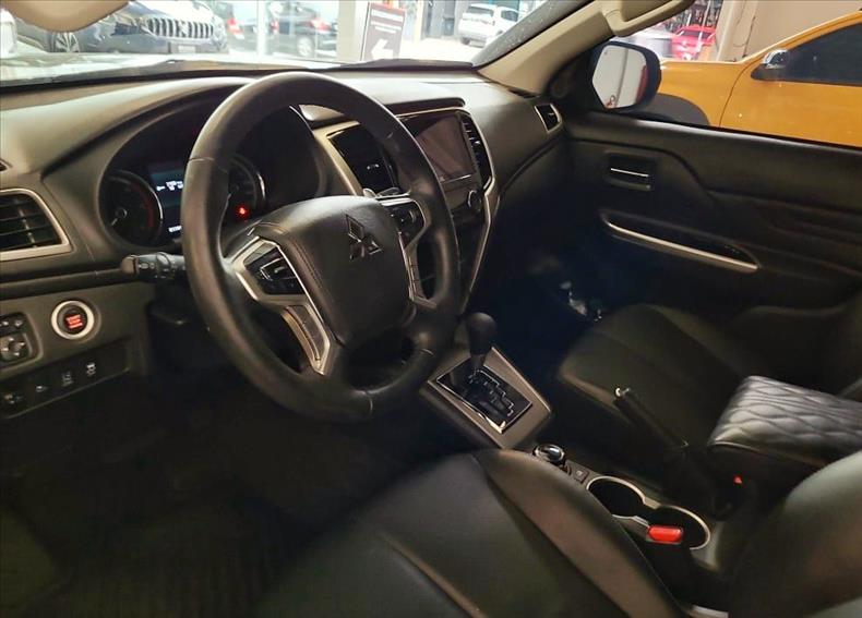 Mitsubishi-L200 TRITON-2.4 16V Turbo Sport Hpe-s CD 4X4