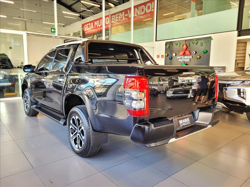 Mitsubishi-L200 TRITON-2.4 16V Turbo Sport Hpe-s CD 4X4