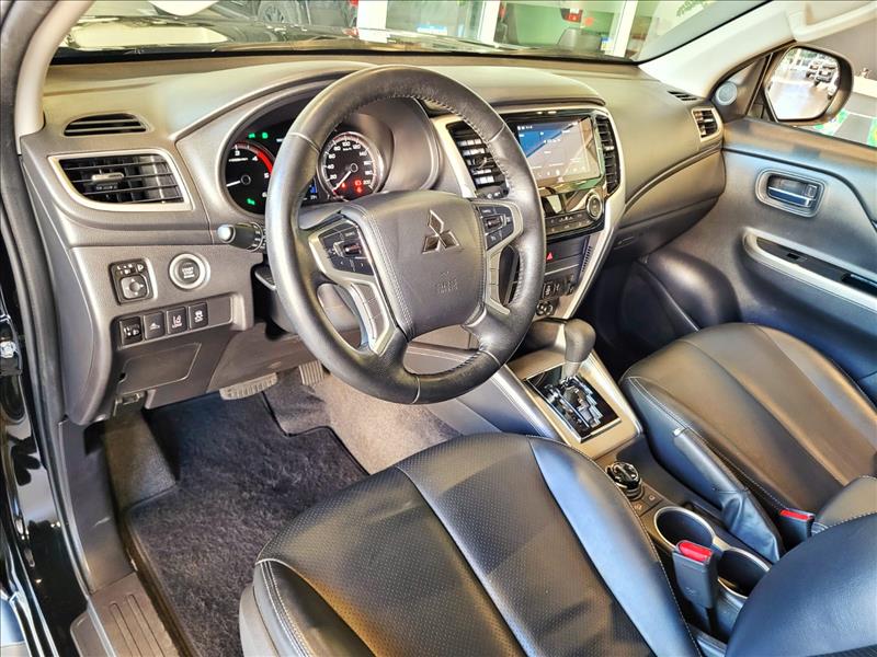Mitsubishi-L200 TRITON-2.4 16V Turbo Sport Hpe-s CD 4X4