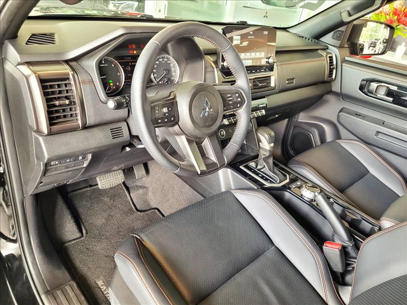 Mitsubishi-TRITON-2.4 Biturbo CD Katana 4X4