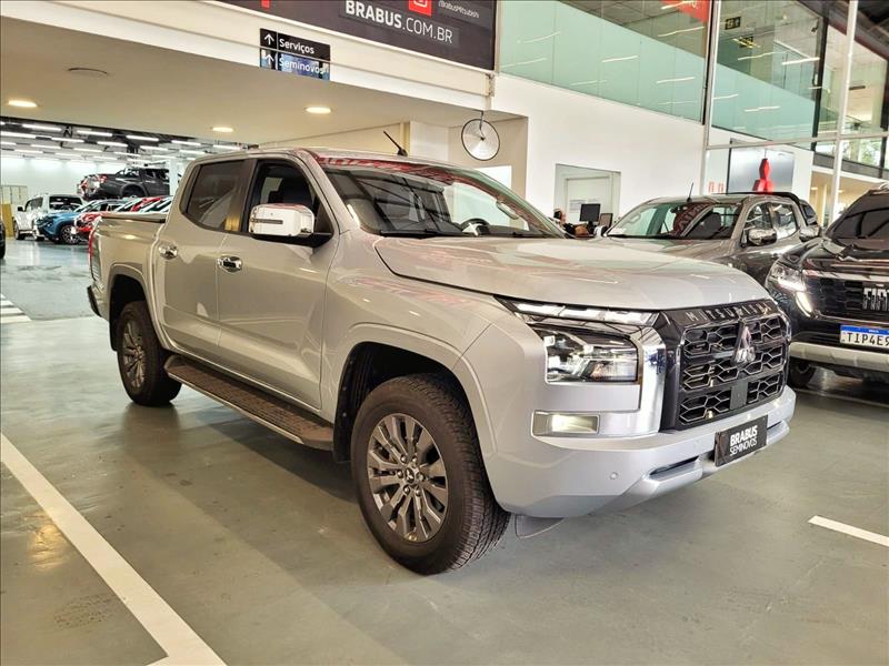 Mitsubishi-TRITON-2.4 Biturbo CD Hpe-s 4X4