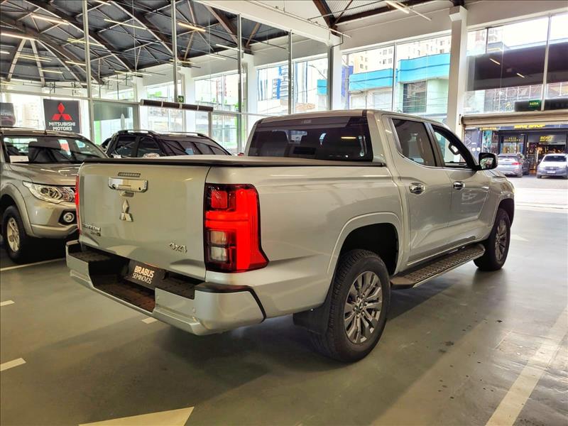 Mitsubishi-TRITON-2.4 Biturbo CD Hpe-s 4X4