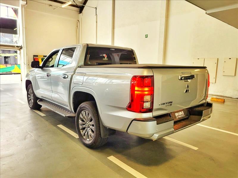 Mitsubishi-TRITON-2.4 Biturbo CD Hpe-s 4X4