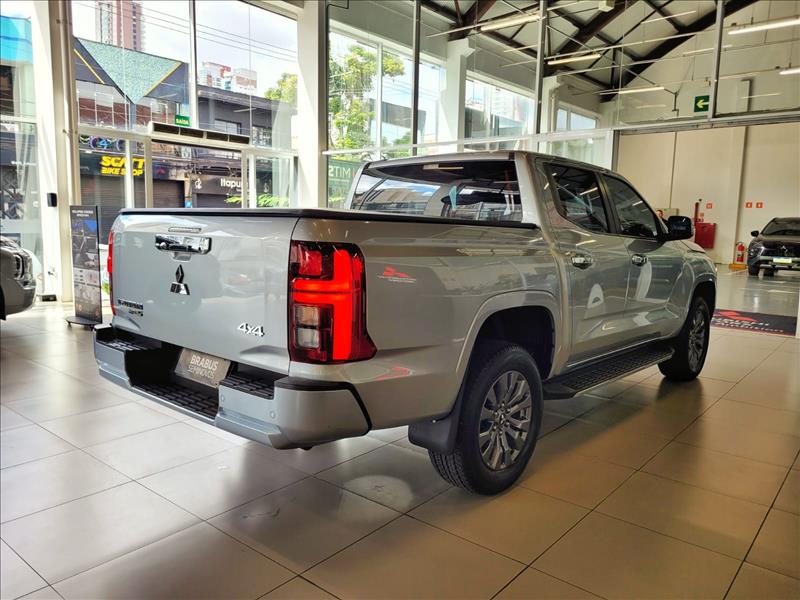 Mitsubishi-TRITON-2.4 Biturbo CD Hpe-s 4X4