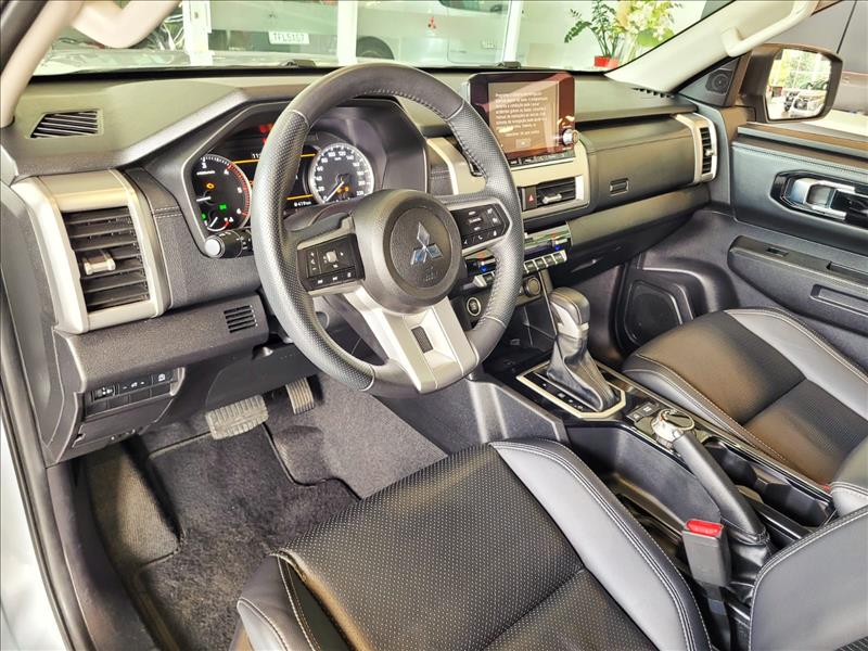 Mitsubishi-TRITON-2.4 Biturbo CD Hpe-s 4X4