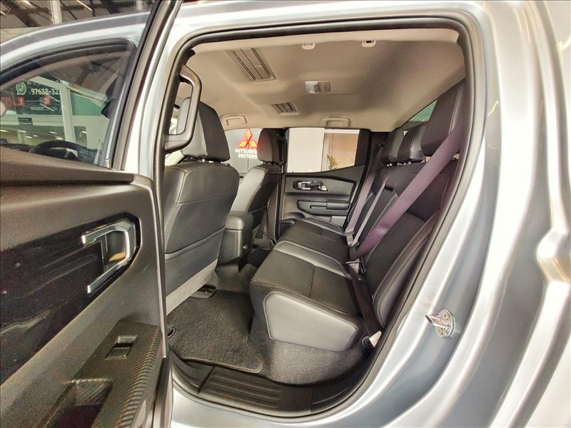 Mitsubishi-TRITON-2.4 Biturbo CD Hpe-s 4X4