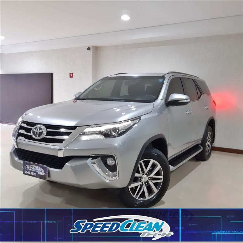 TOYOTA HILUX SW4 2.8 SRX 4X4 7 Lugares 16V Turbo Intercooler