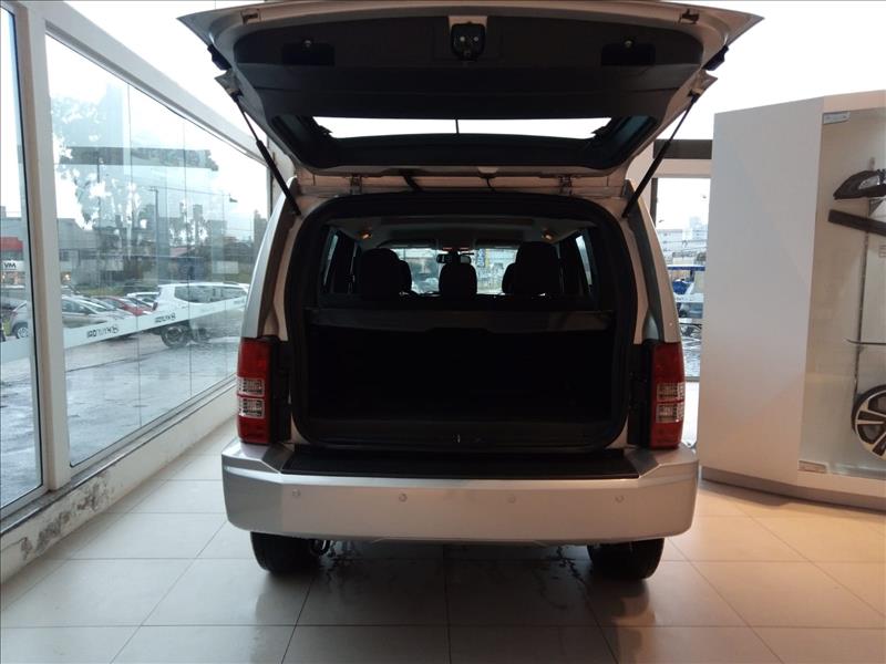 CHEROKEE 3.7 Sport 4X4 V6 12V CHEROKEE 3.7 Sport 4X4 V6 12V