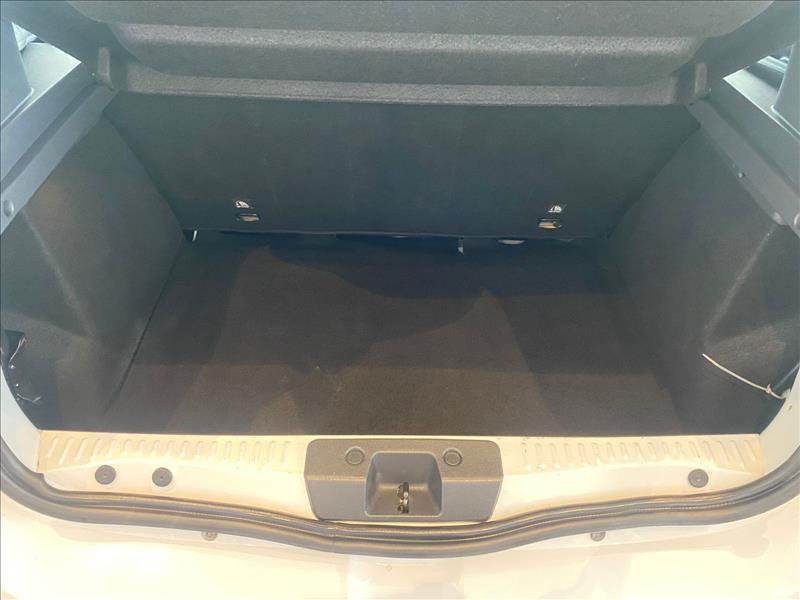 Renault-SANDERO-2.0 16V RS