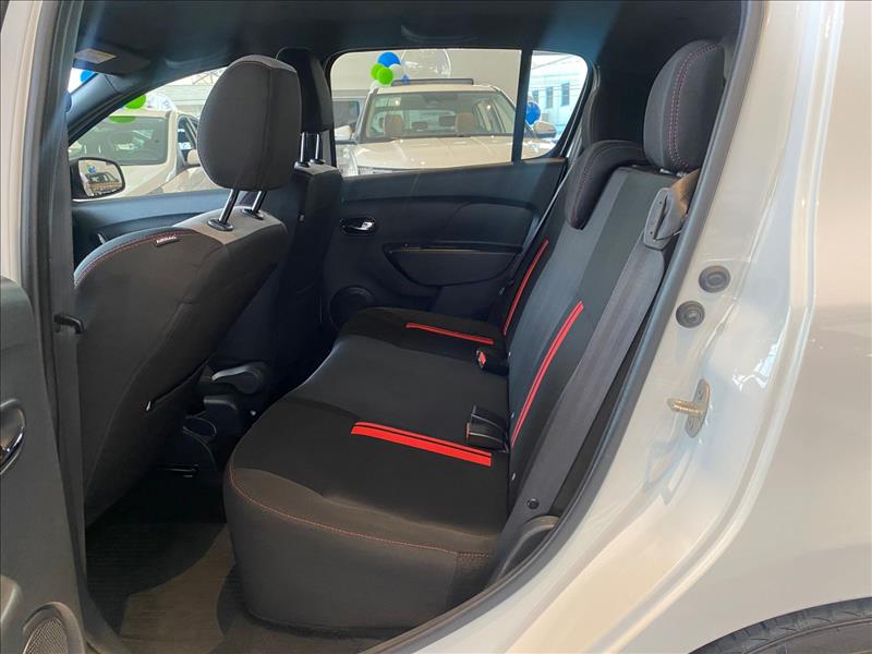 Renault-SANDERO-2.0 16V RS