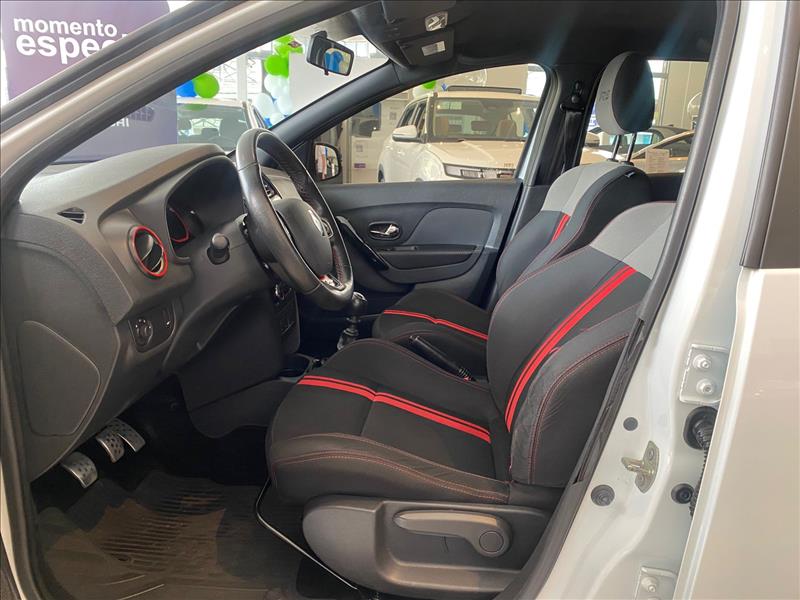 Renault-SANDERO-2.0 16V RS