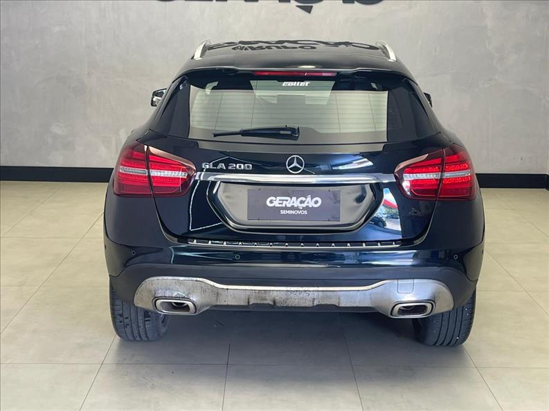 MERCEDES BENZ-GLA 200-1.6 CGI Advance 7g-dct