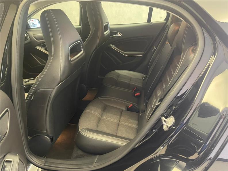 MERCEDES BENZ-GLA 200-1.6 CGI Advance 7g-dct