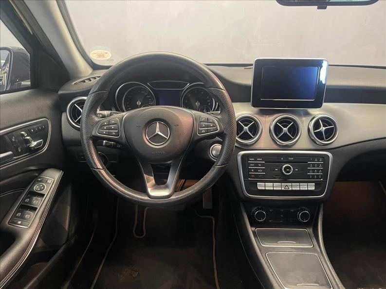 MERCEDES BENZ-GLA 200-1.6 CGI Advance 7g-dct