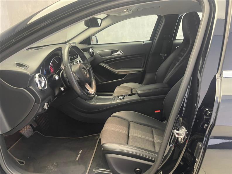 MERCEDES BENZ-GLA 200-1.6 CGI Advance 7g-dct