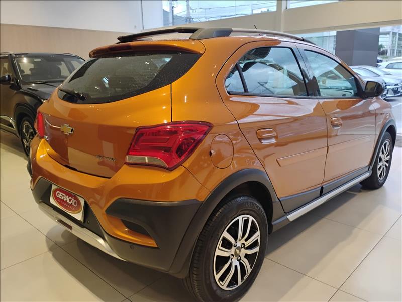 GM - Chevrolet-ONIX-1.4 MPFI Activ 8V