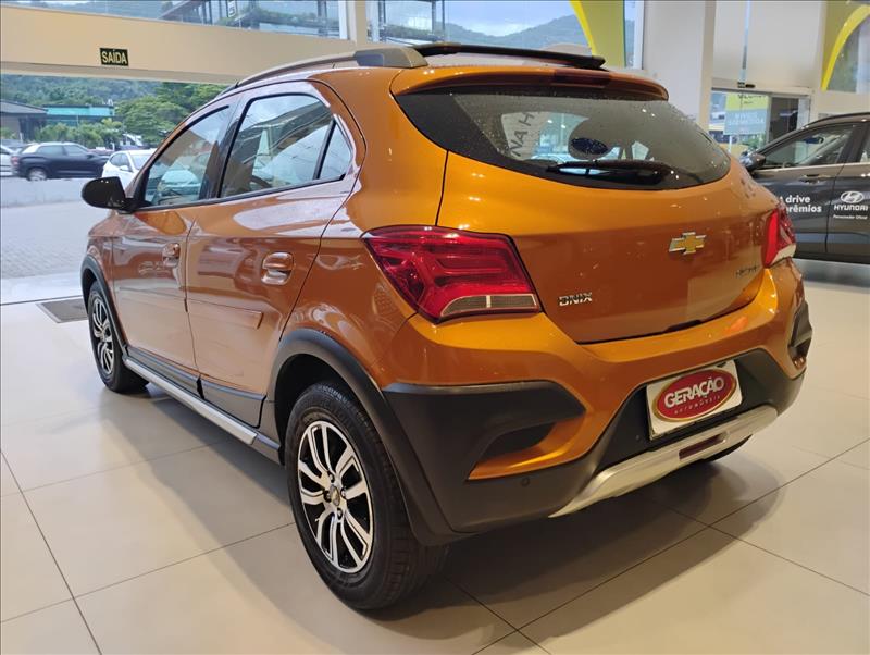 GM - Chevrolet-ONIX-1.4 MPFI Activ 8V