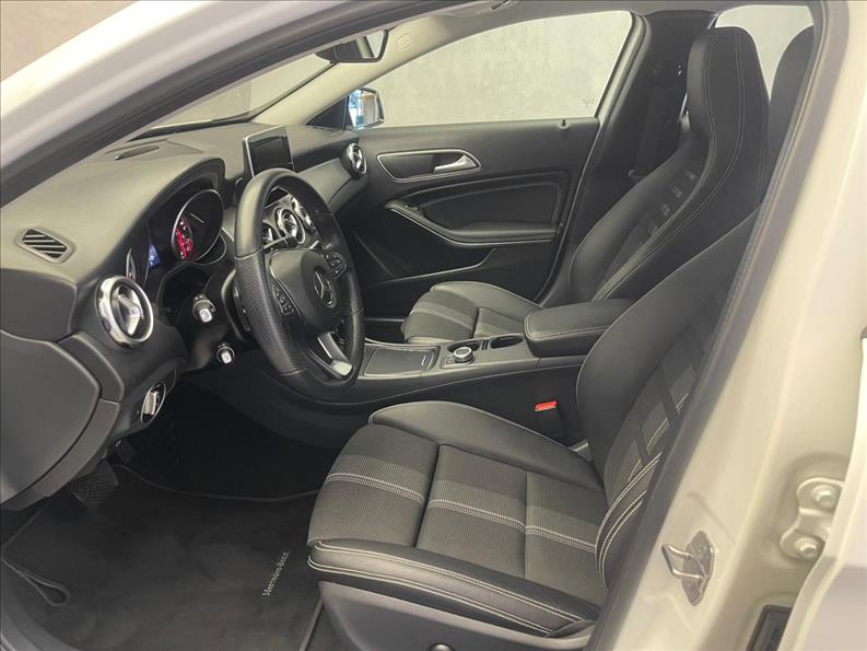 MERCEDES BENZ-GLA 200-1.6 CGI Night 7g-dct