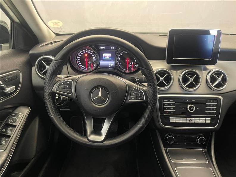 MERCEDES BENZ-GLA 200-1.6 CGI Night 7g-dct