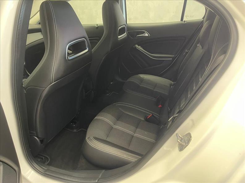 MERCEDES BENZ-GLA 200-1.6 CGI Night 7g-dct