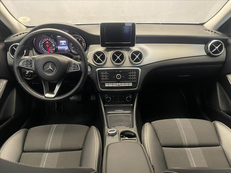 MERCEDES BENZ-GLA 200-1.6 CGI Night 7g-dct