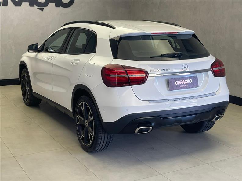 MERCEDES BENZ-GLA 200-1.6 CGI Night 7g-dct