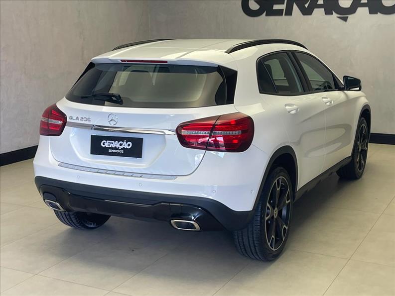 MERCEDES BENZ-GLA 200-1.6 CGI Night 7g-dct