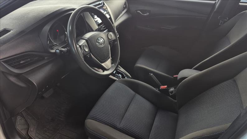 Toyota-YARIS-1.3 16V XL