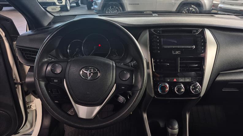 Toyota-YARIS-1.3 16V XL