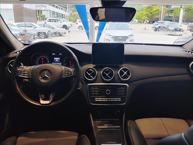 MERCEDES BENZ-GLA 200-1.6 CGI Style 7g-dct
