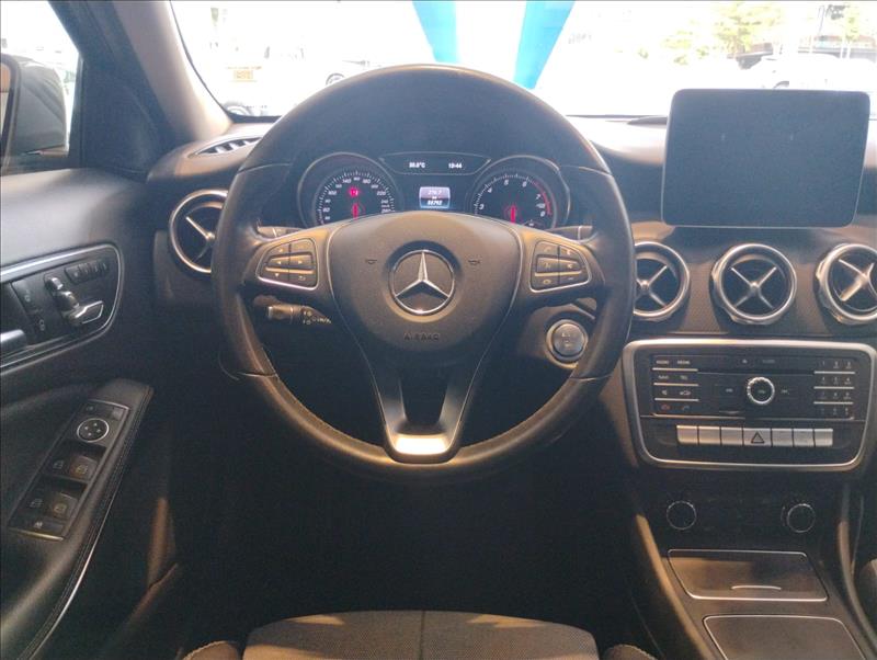 MERCEDES BENZ-GLA 200-1.6 CGI Style 7g-dct