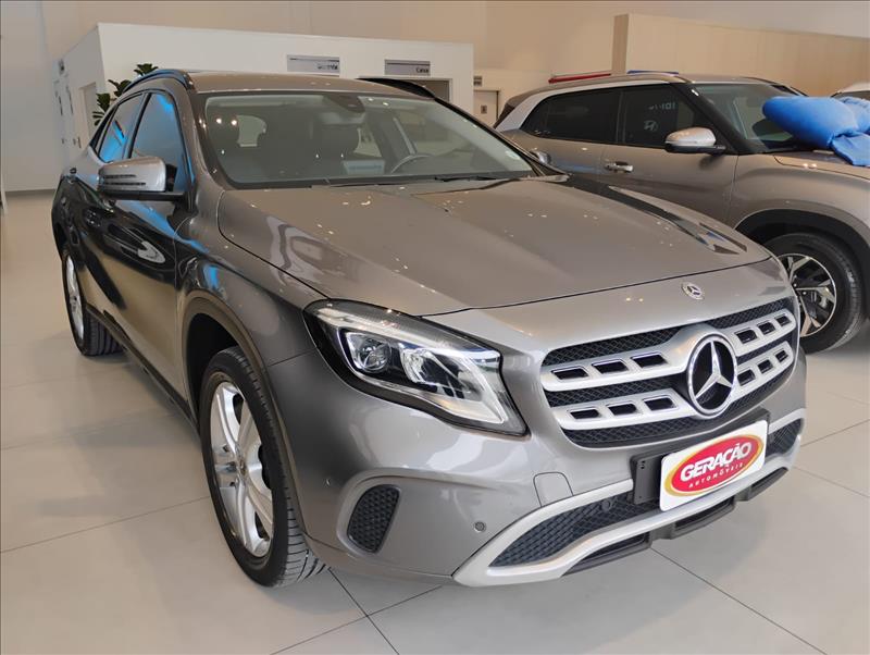 MERCEDES BENZ-GLA 200-1.6 CGI Style 7g-dct