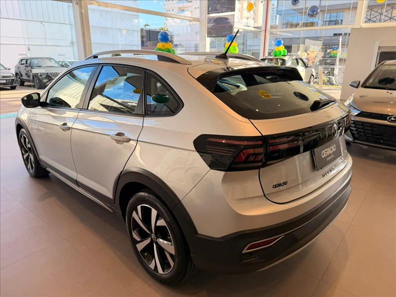 VW - Volkswagen-VIRTUS-1.0 200 TSI Highline