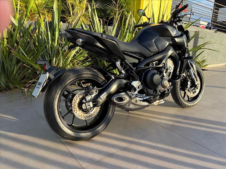 YAMAHA-MT-09-