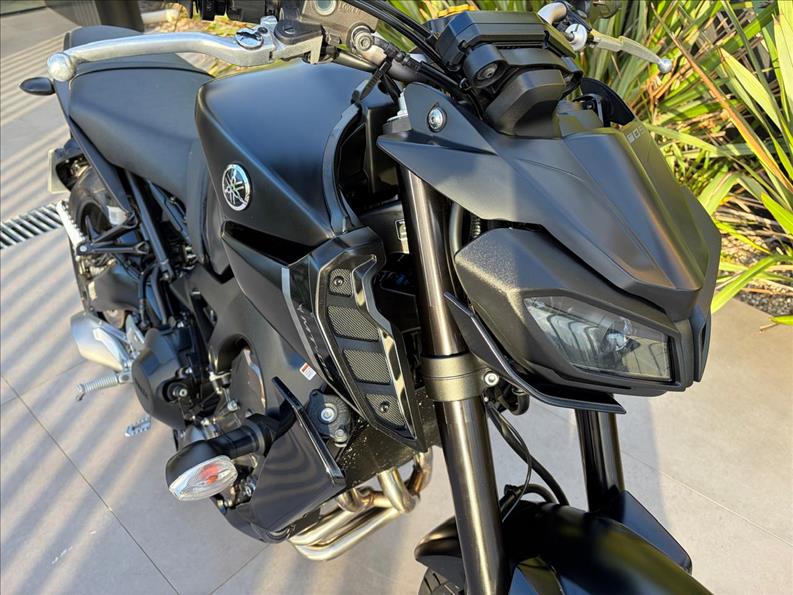 YAMAHA-MT-09-