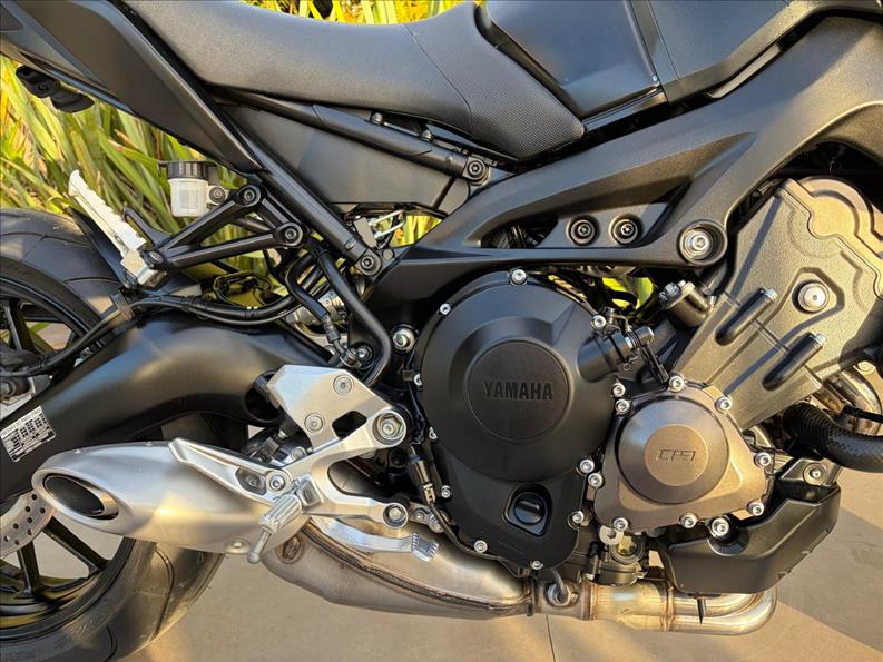 YAMAHA-MT-09-