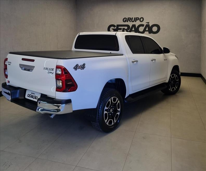 Toyota-HILUX-2.8 D-4d Turbo CD SRV 4X4