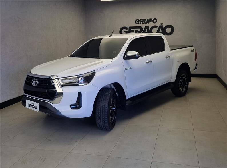 Toyota-HILUX-2.8 D-4d Turbo CD SRV 4X4
