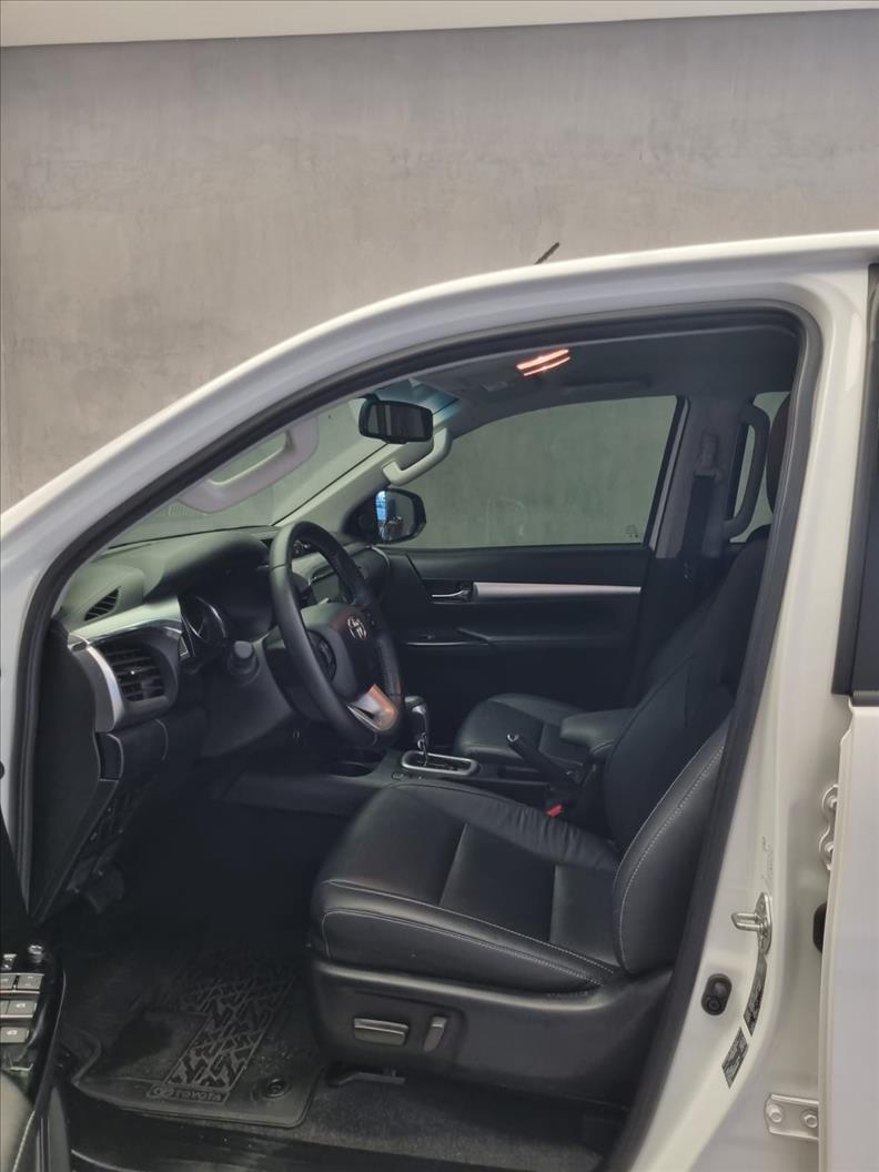 Toyota-HILUX-2.8 D-4d Turbo CD SRV 4X4