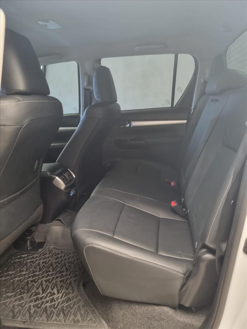 Toyota-HILUX-2.8 D-4d Turbo CD SRV 4X4
