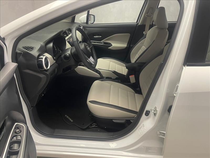 Nissan-VERSA-1.6 16V Exclusive