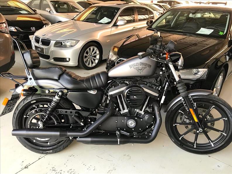 HARLEY-DAVIDSON SPORTSTER XL 883