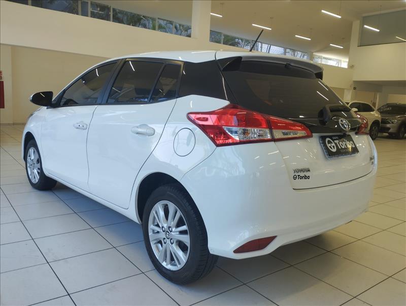  YARIS 