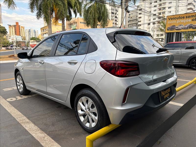  ONIX  1.0 LT 