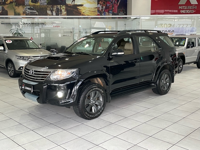 HILUX SW4 3.0 SRV 4X4 7 Lugares 16V Turbo Intercooler HILUX SW4 3.0 SRV 4X4 7 Lugares 16V Turbo Intercooler