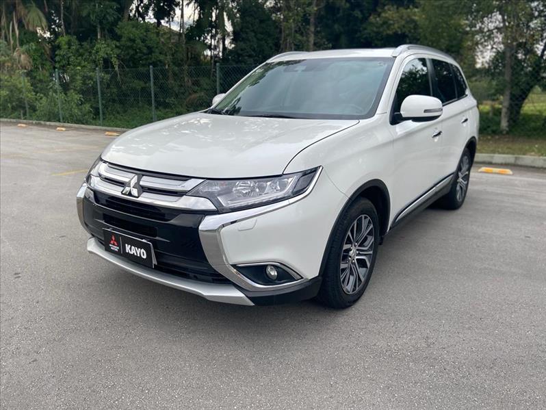 OUTLANDER 2.2 Mivec Di-d Hpe-s AWD OUTLANDER 2.2 Mivec Di-d Hpe-s AWD
