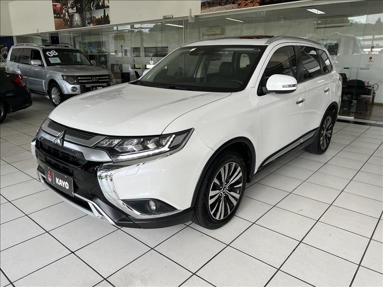 OUTLANDER 2.2 Mivec Di-d Hpe-s AWD OUTLANDER 2.2 Mivec Di-d Hpe-s AWD